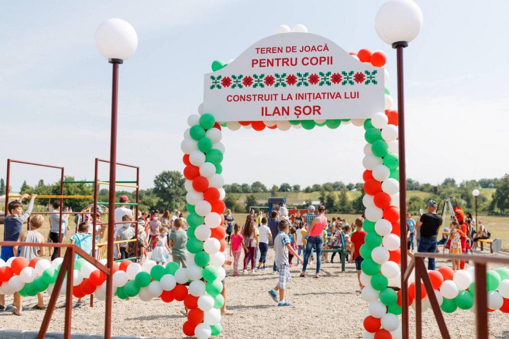 Partidul „ȘOR” lansat proiectul „Câte un teren de joacă pentru copii în fiecare sat”. Primul a fost inaugurat în satul Cuhnești